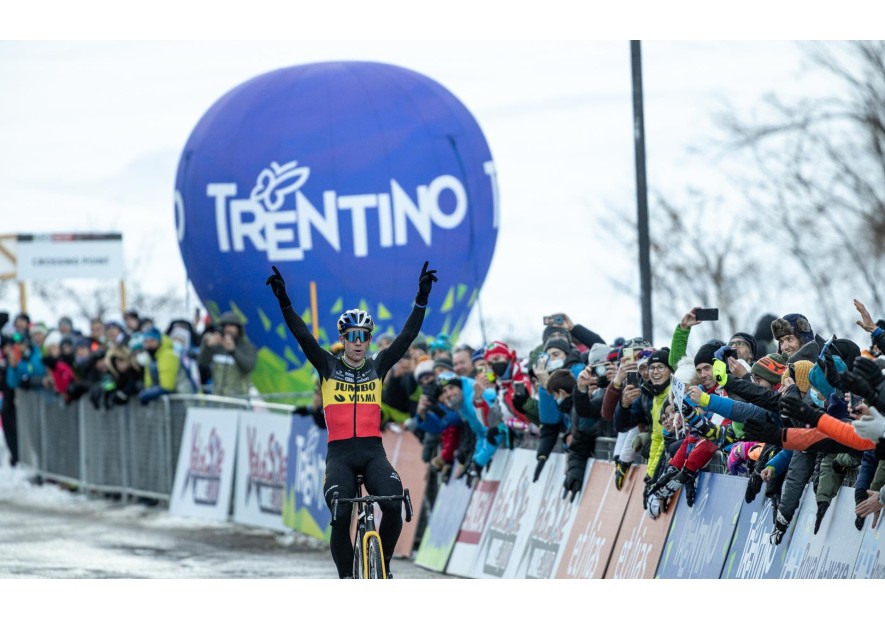 COPPA DEL MONDO. NELLA NEVE DELLA VAL DI SOLE, CAVALCATA SOLITARIA DI WOUT VAN AERT
